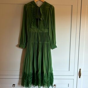 Stunning Self-Potrait Dress for the Holidays 🎄